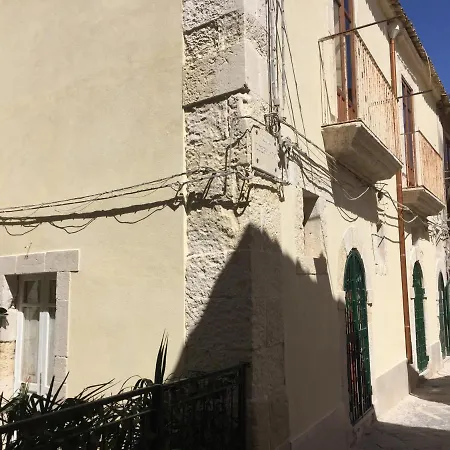 Apartament Charming Large House With Terrace