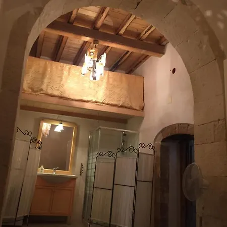 Charming Large House With Terrace Apartament