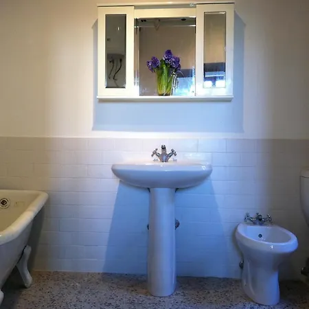 Charming Large House With Terrace Apartament